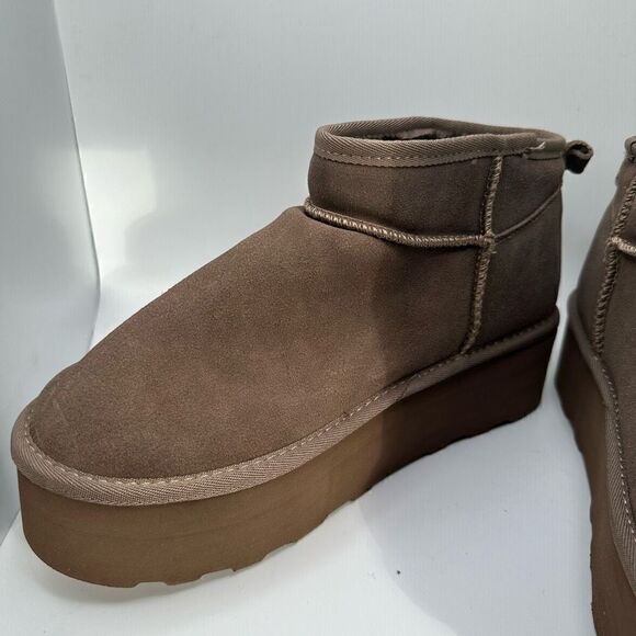 CUSHIONAIRE Women's Genuine Suede pull on platform boot +Memory Foam 10 TAUPE - Picture 7 of 7